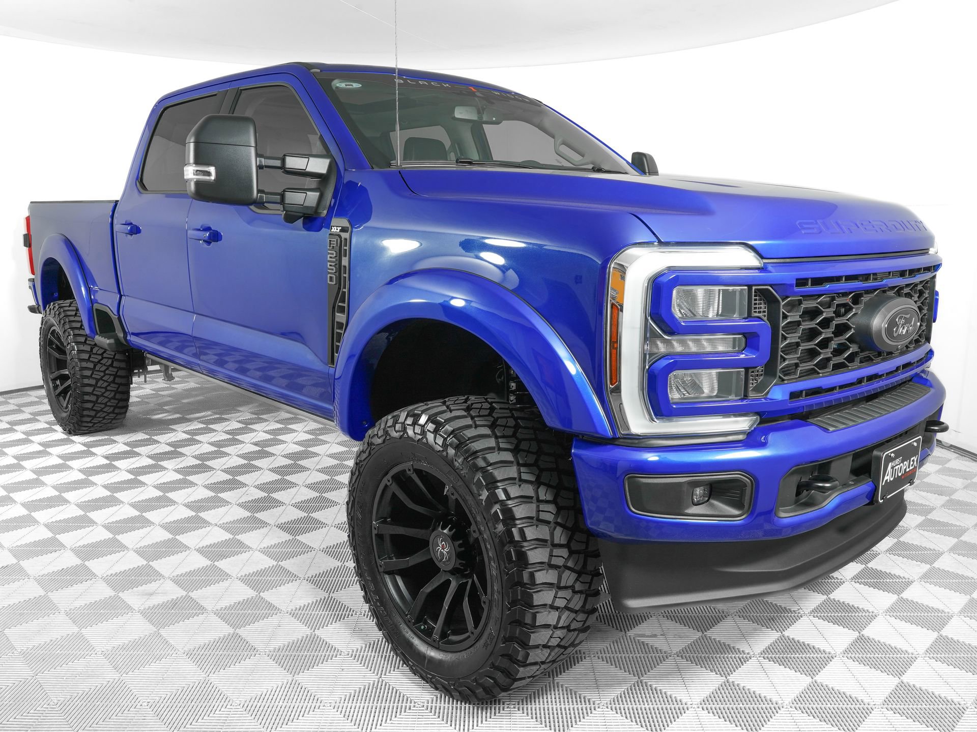 Used 2025 Ford F250 XLT w/ Black Appearance Package image 3