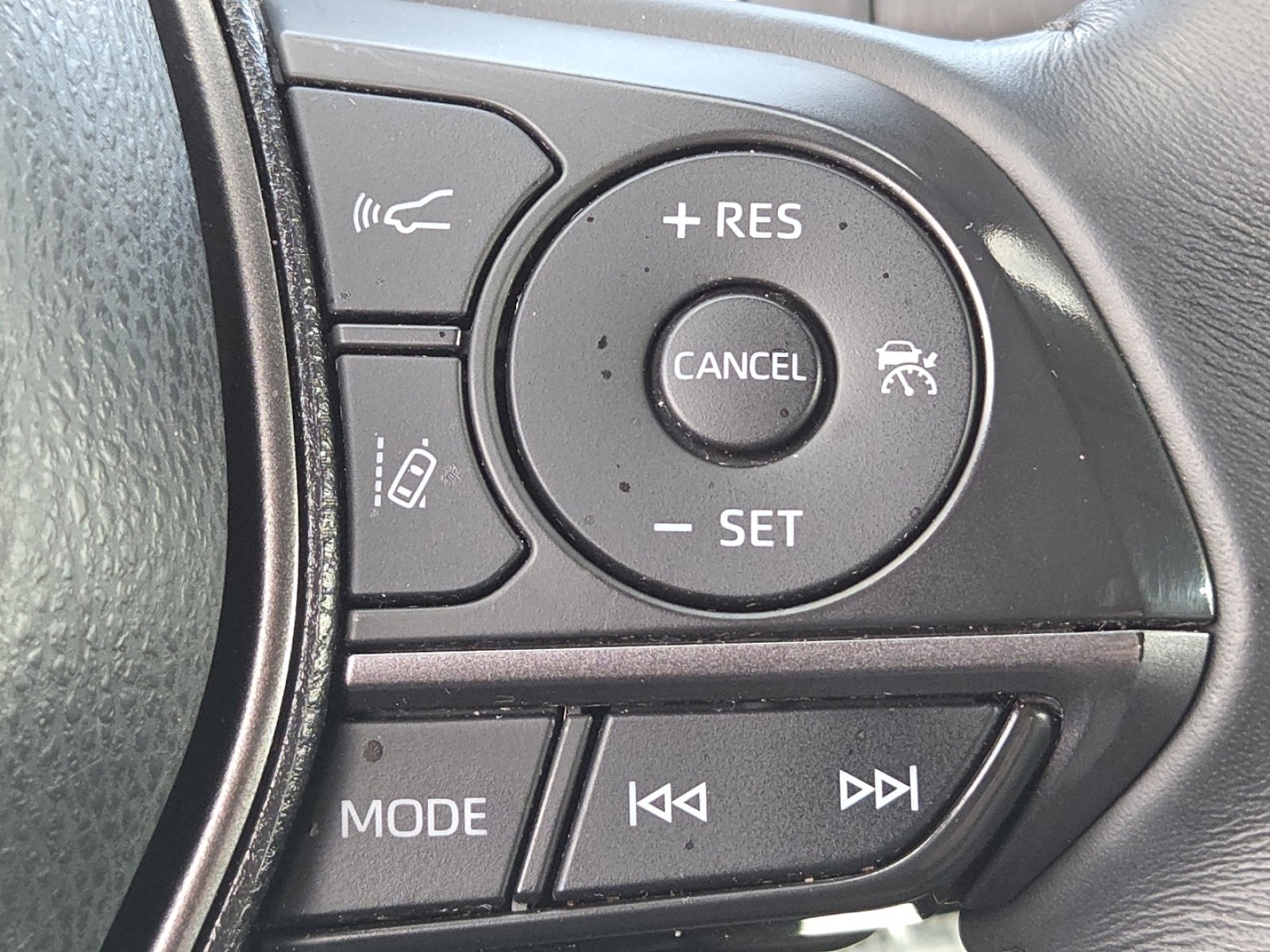 Used 2022 Toyota Camry SE image 10