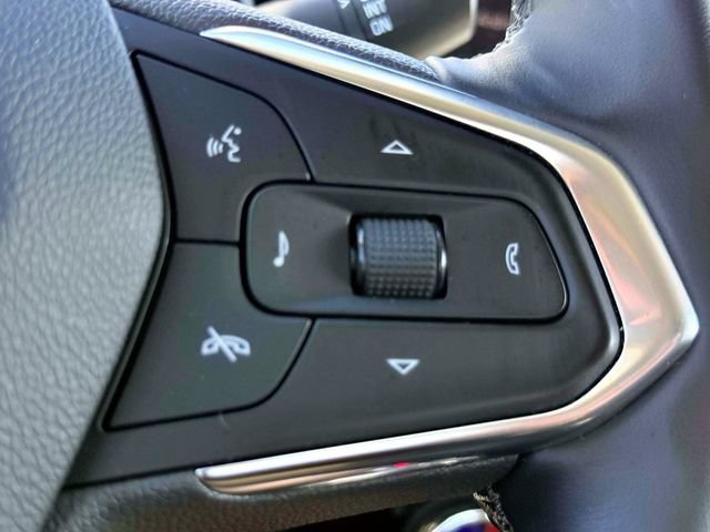 Used 2025 Chevrolet Trax LT w/ LT Convenience Package FWD image 22