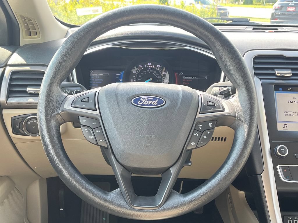 Used 2019 Ford Fusion SE FWD image 19