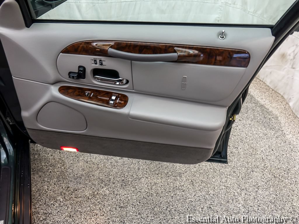 Used 1999 Lincoln Town Car Signature RWD image 23