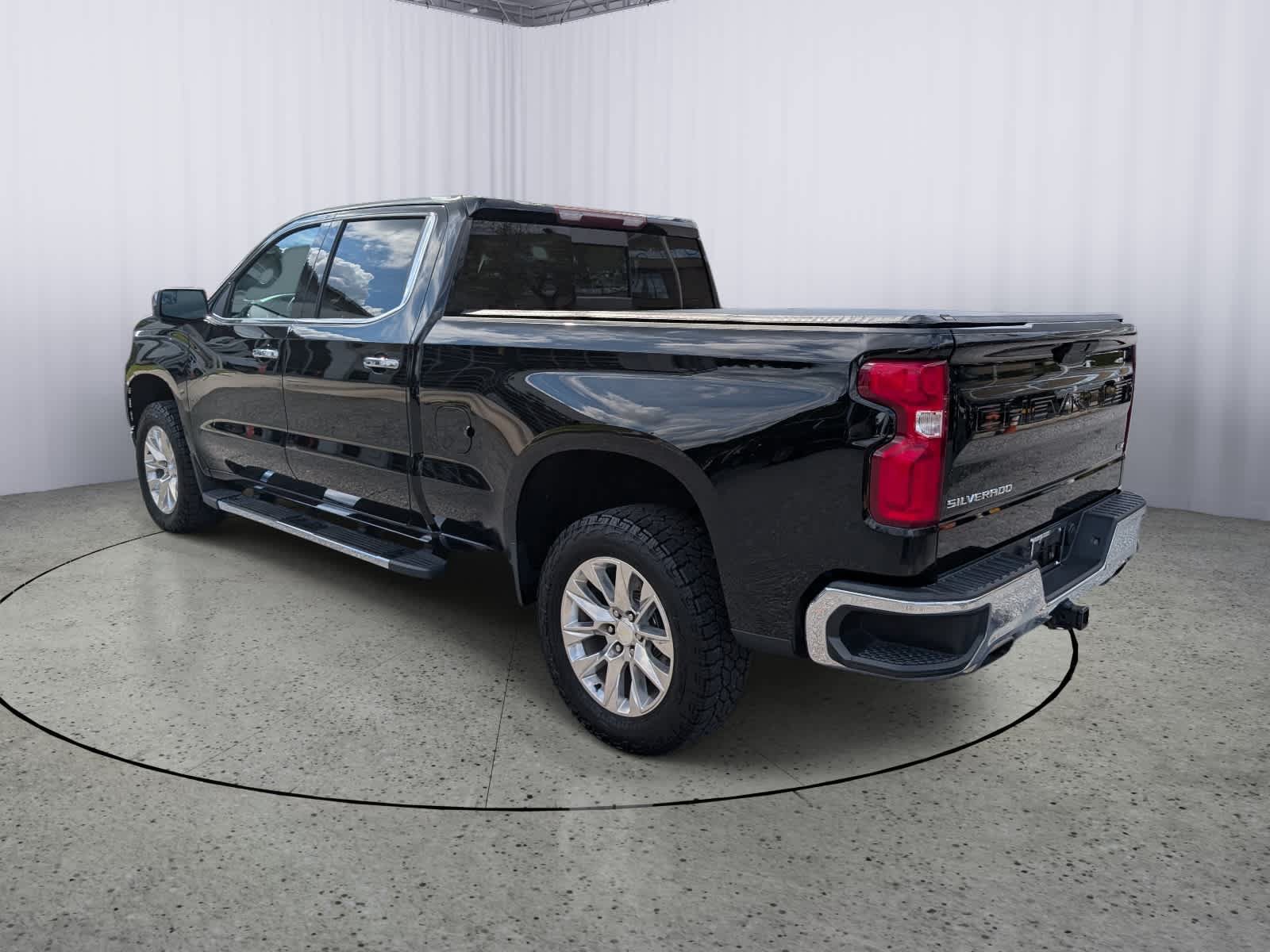 Used 2019 Chevrolet Silverado 1500 LTZ w/ LTZ Convenience Package AWD/4WD image 5