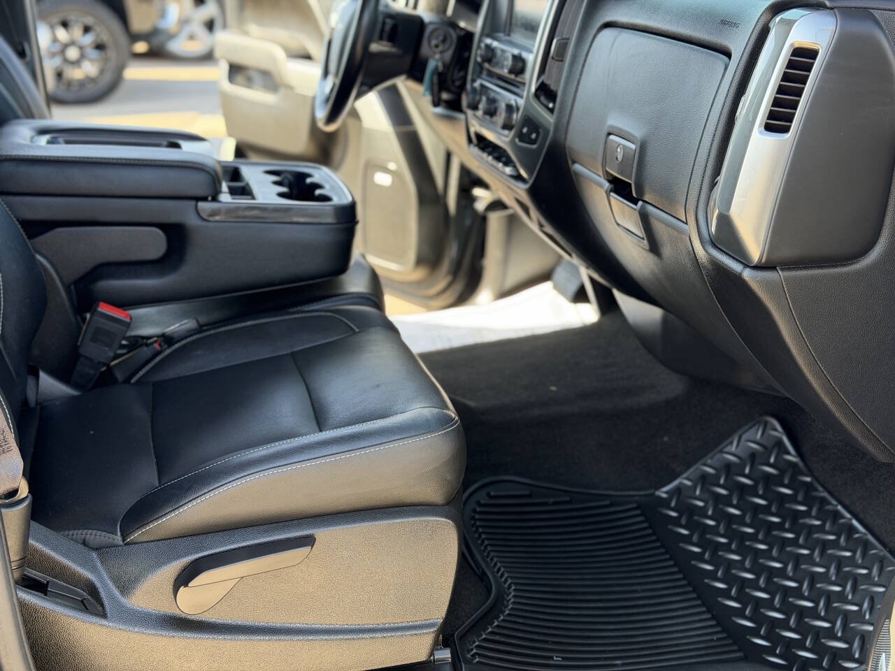 Used 2017 Chevrolet Silverado 1500 LT w/ All Star Edition AWD/4WD image 12