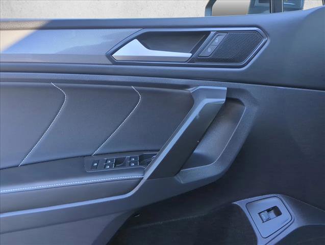 Used 2022 Volkswagen Tiguan SE image 16