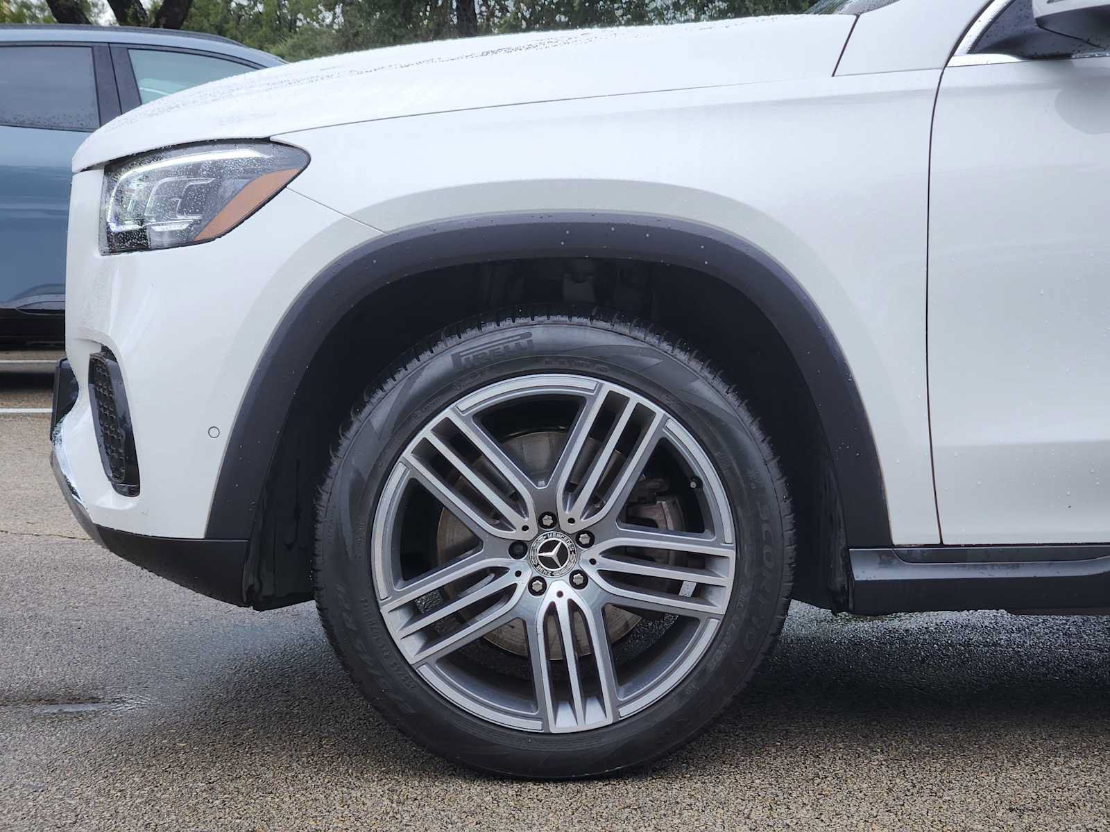 Used 2025 Mercedes-Benz GLS 450 4MATIC image 8