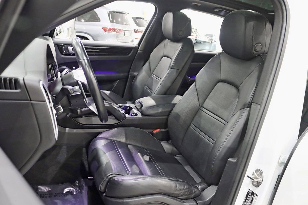 Used 2022 Porsche Cayenne Platinum Edition image 28