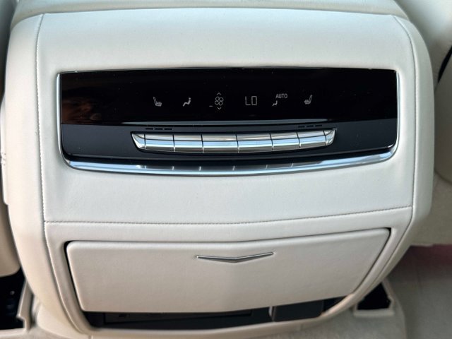 New 2026 Cadillac Escalade ESV Platinum Sport w/ LPO, ONYX Package AWD/4WD image 17