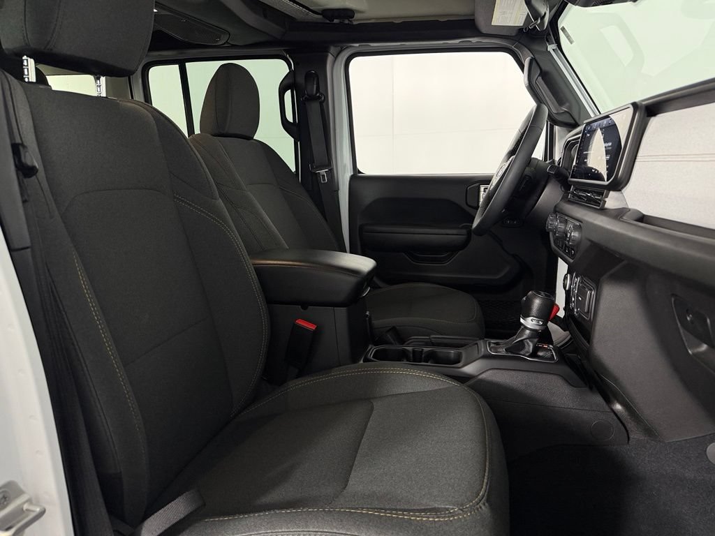 Used 2024 Jeep Wrangler Unlimited AWD/4WD image 31