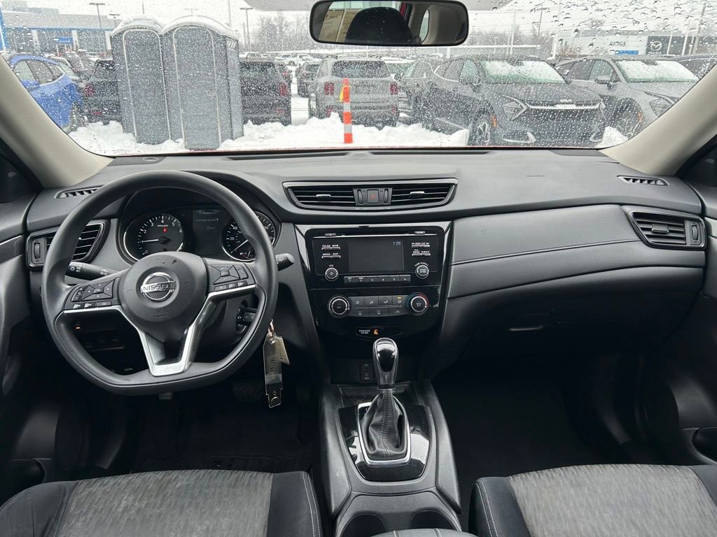 Used 2017 Nissan Rogue S image 9
