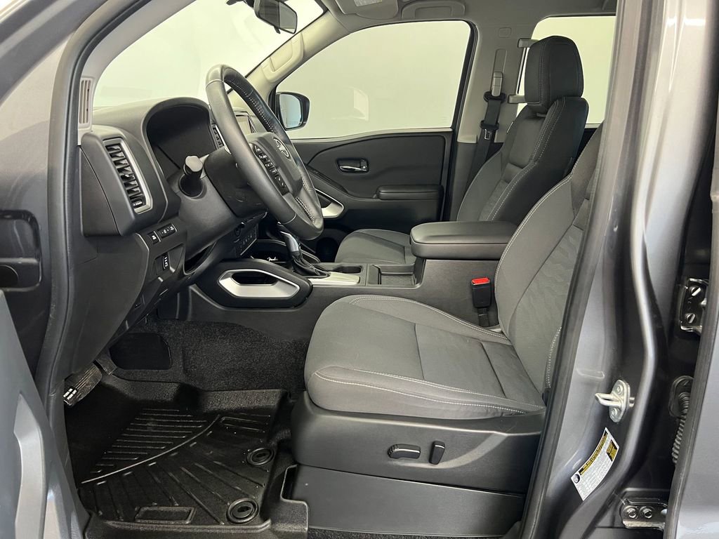 Used 2024 Nissan Frontier SV w/ Technology Package AWD/4WD image 5
