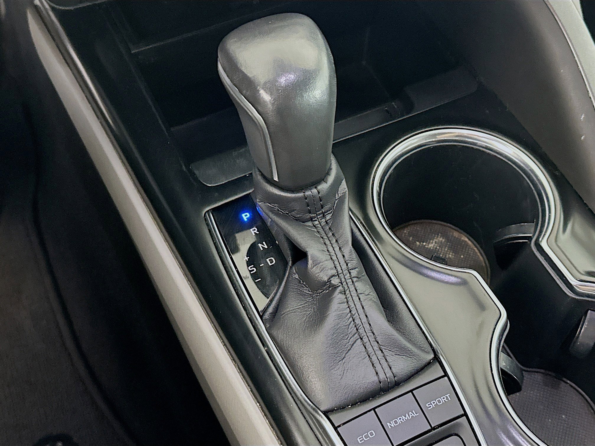 Used 2019 Toyota Camry XLE w/ Navigation Package FWD image 25