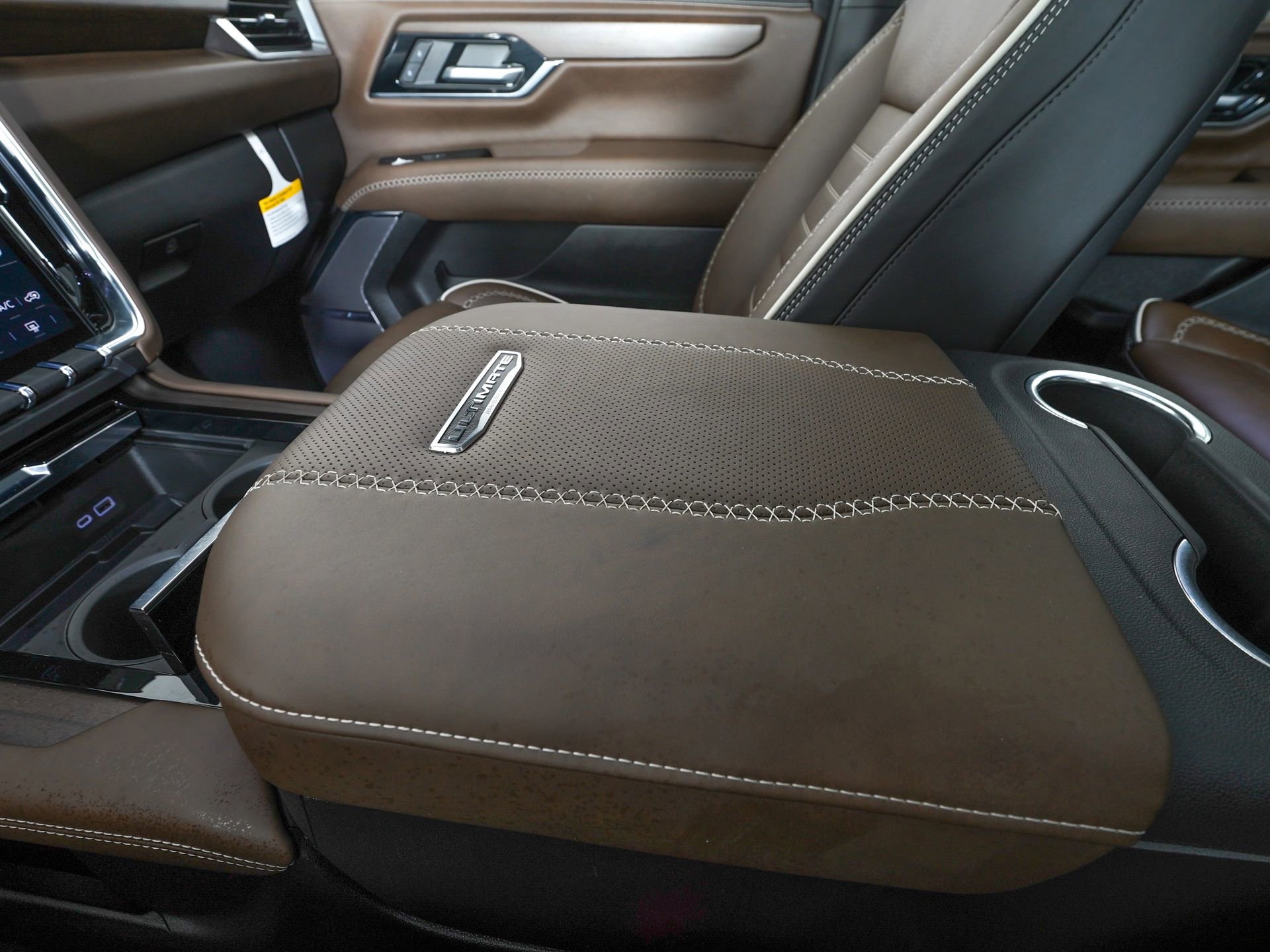 Used 2026 GMC Yukon Denali Ultimate AWD/4WD image 31