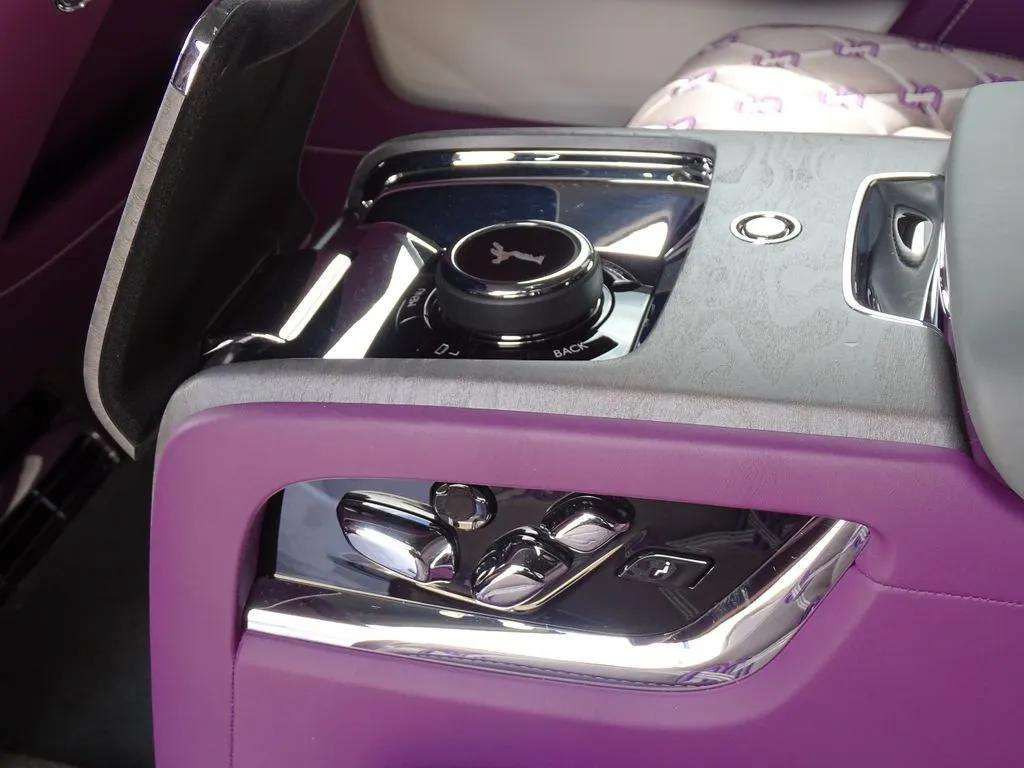 Certified 2025 Rolls-Royce Cullinan AWD/4WD image 10