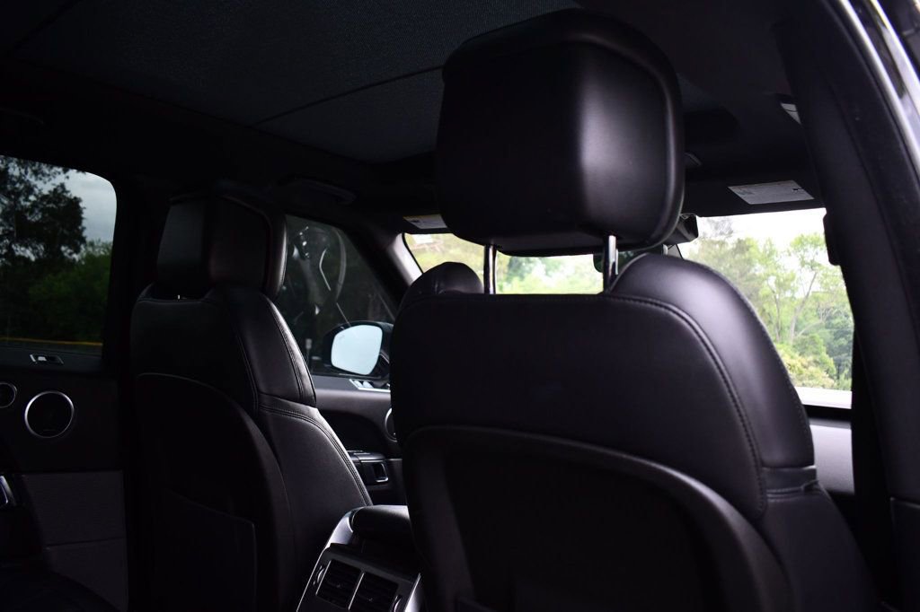 Used 2020 Land Rover Range Rover Sport SE image 21