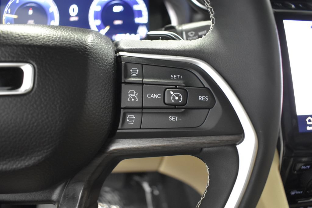 Used 2024 Jeep Grand Cherokee Limited RWD image 31