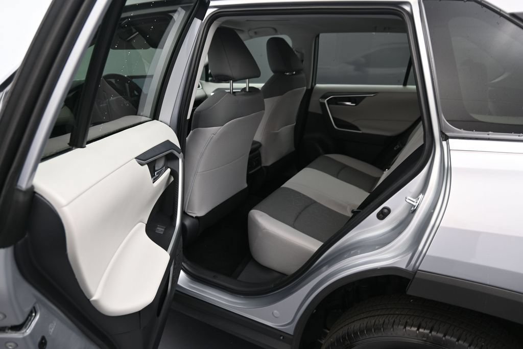 Used 2025 Toyota RAV4 XLE w/ Convenience Package FWD image 17