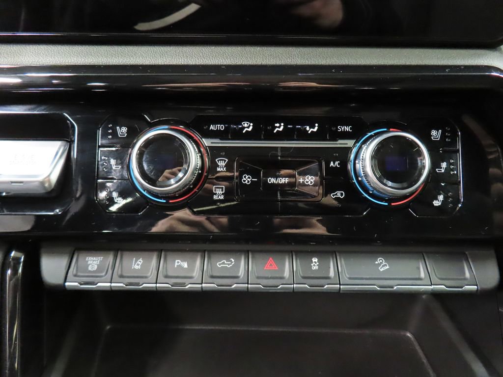 Used 2025 GMC Sierra 2500 AT4 image 51