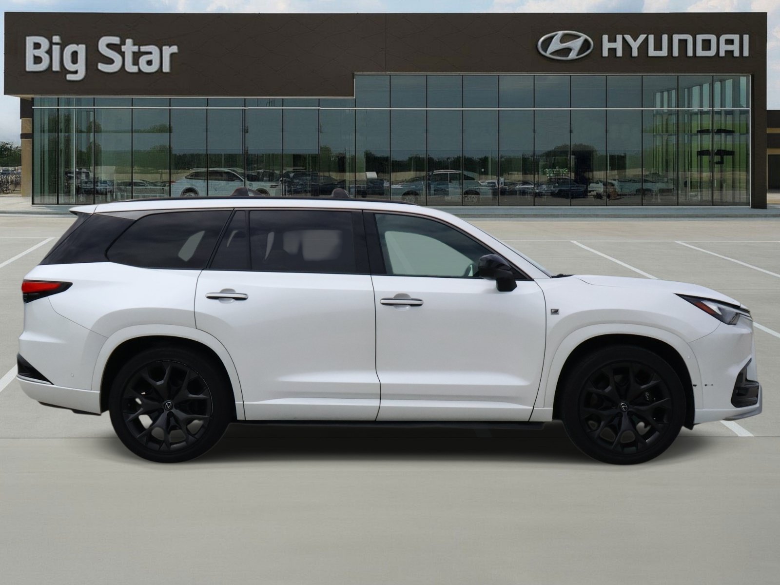Used 2024 Lexus TX 500h AWD w/ Technology Package image 5