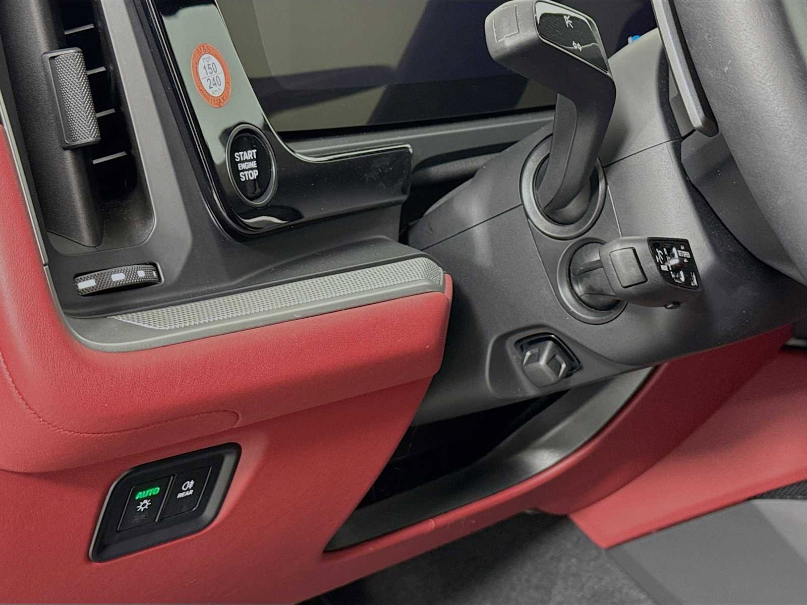 Certified 2025 Porsche Cayenne image 14