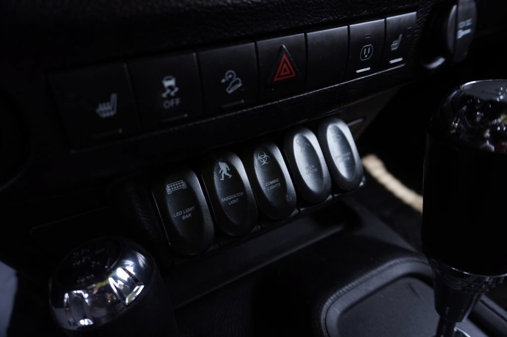 Used 2015 Jeep Wrangler Unlimited Sport AWD/4WD image 19