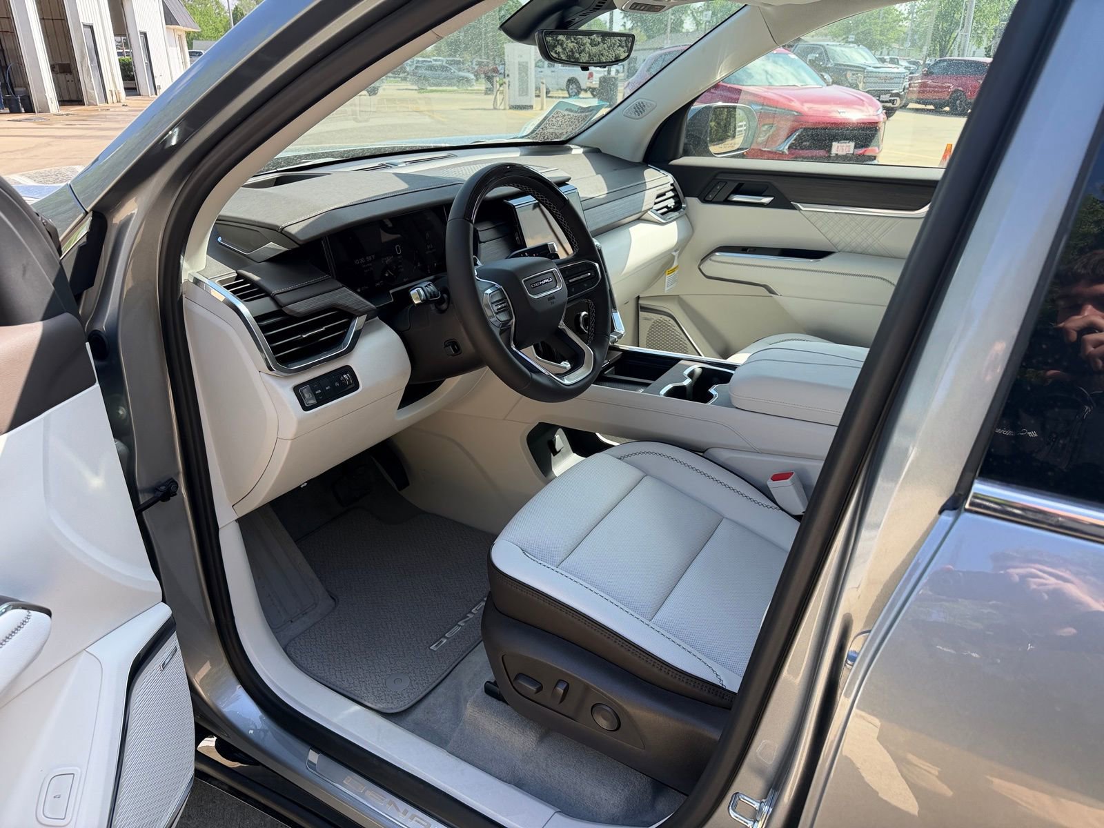 New 2026 GMC Acadia Denali w/ Super Cruise Package AWD/4WD image 4