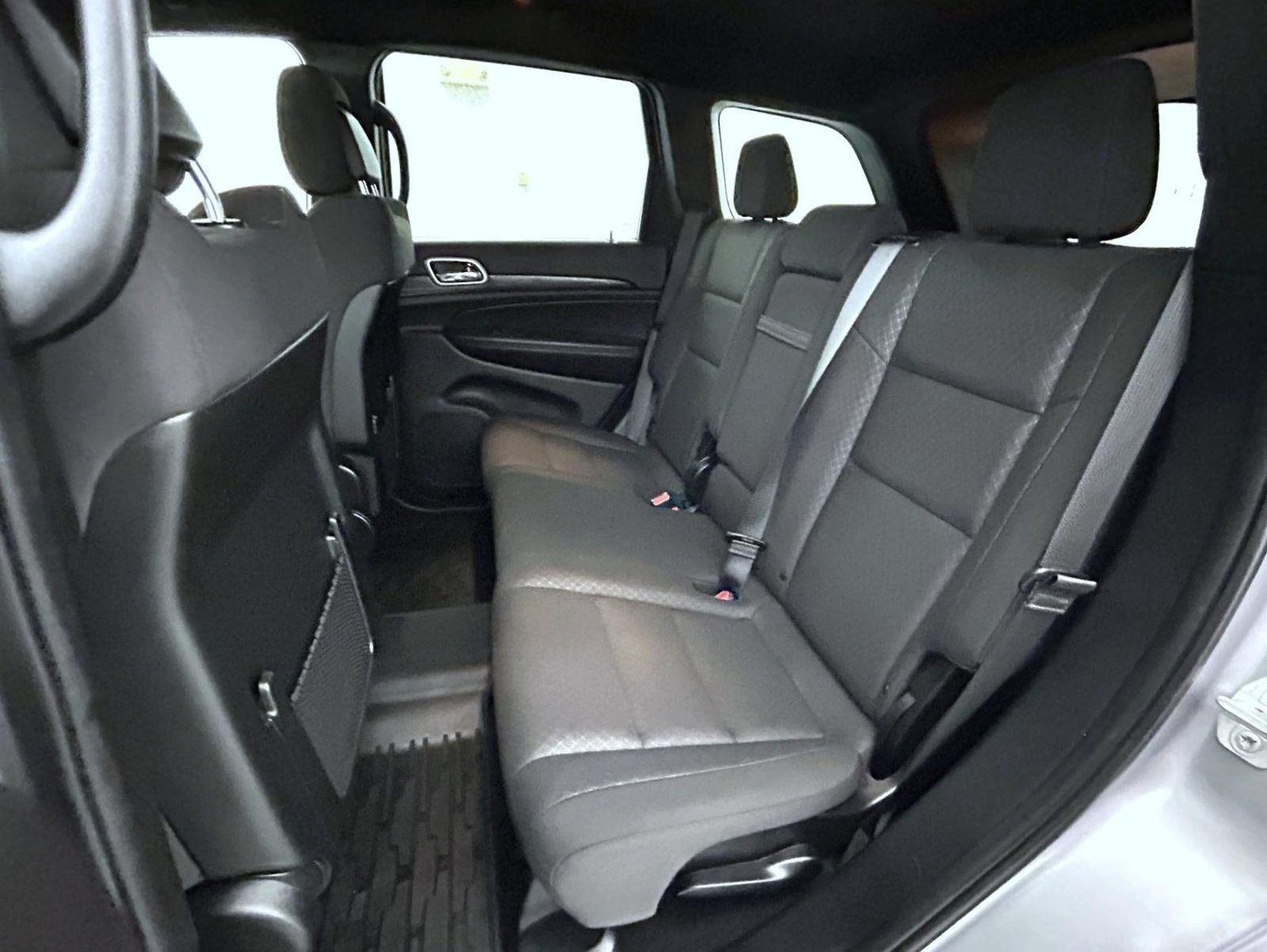 Used 2019 Jeep Grand Cherokee Laredo AWD/4WD image 19