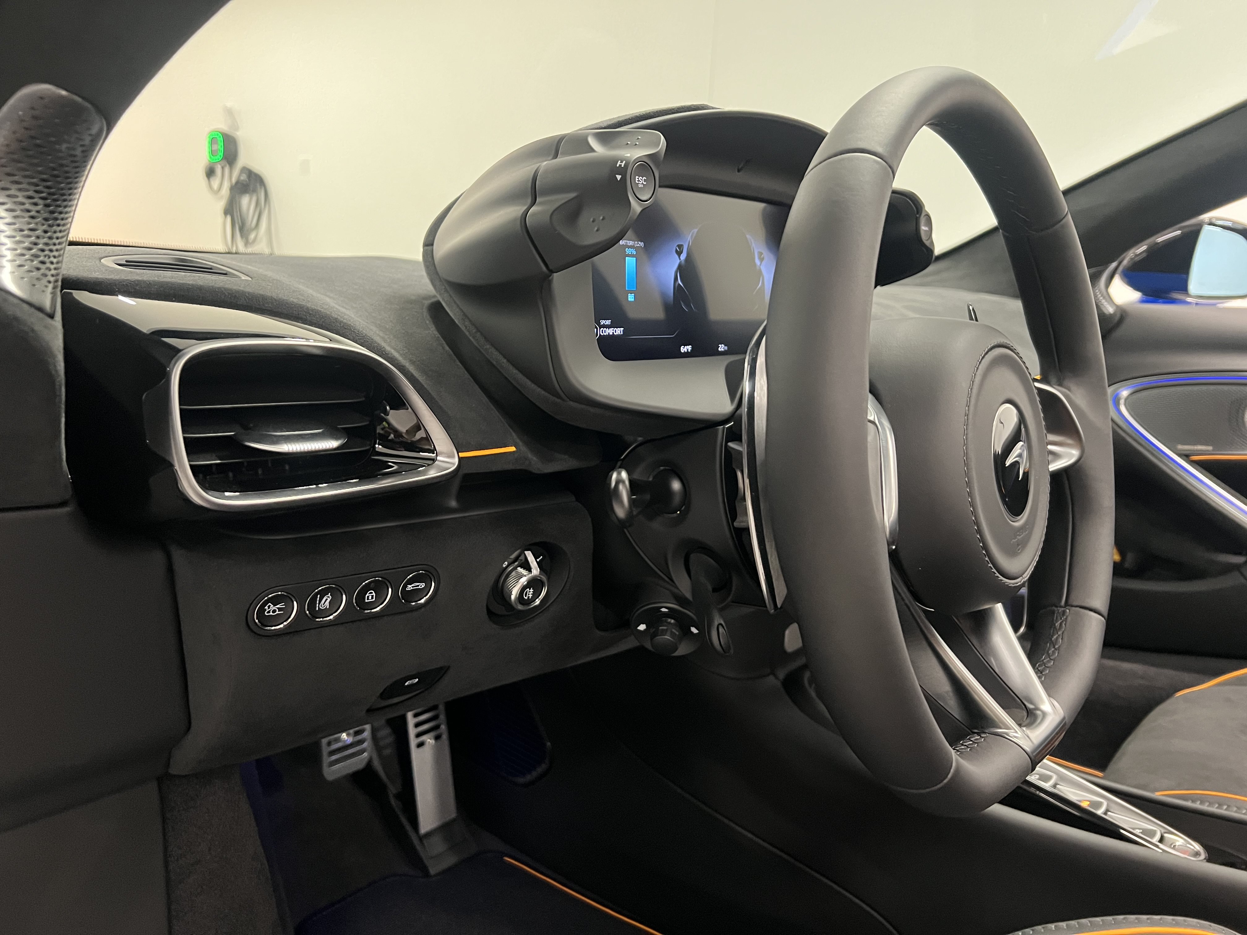 Used 2027 McLaren Artura Spider RWD image 21