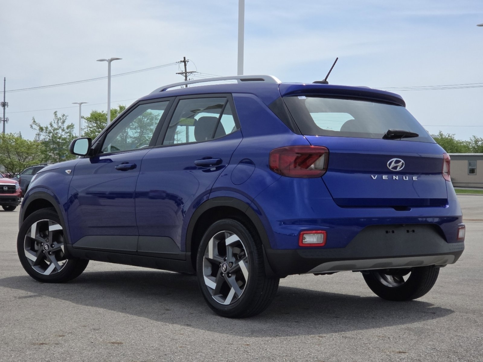 Used 2023 Hyundai Venue Limited FWD image 16