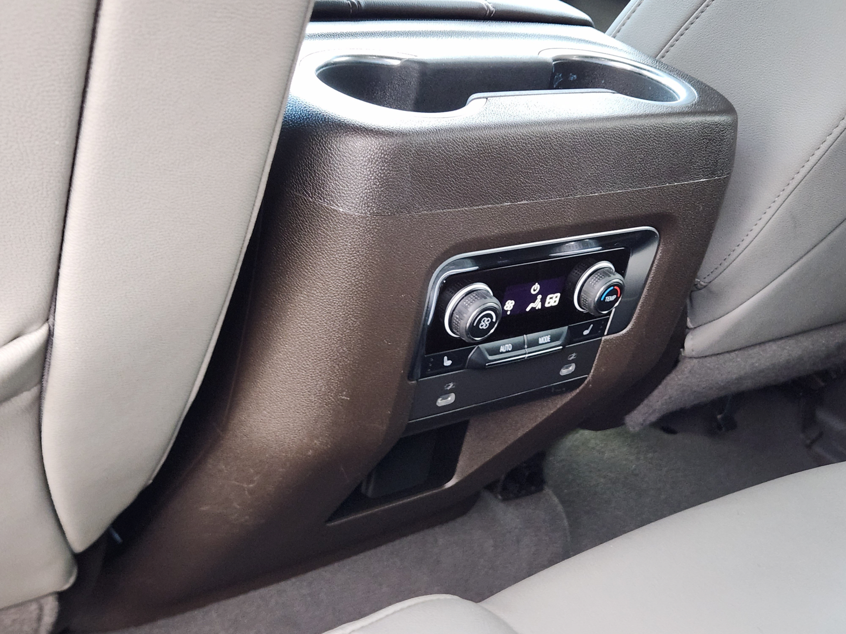 Used 2022 Chevrolet Tahoe LT w/ Luxury Package RWD image 26
