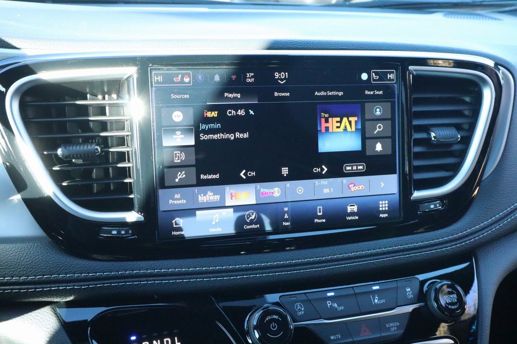 New 2026 Chrysler Pacifica Limited w/ Uconnect Theater Family Group image 5