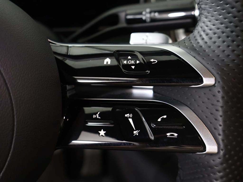 Used 2025 Mercedes-Benz GLC 300 4MATIC image 46