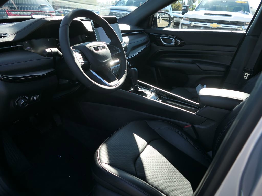 Used 2025 Jeep Compass Limited w/ Driver Assist Group I image 9