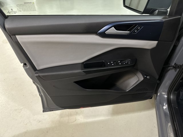 Certified 2022 Volkswagen Taos SE image 17