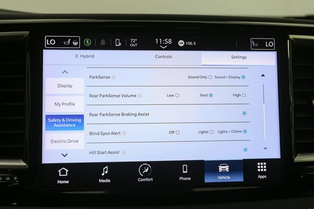 Used 2023 Chrysler Pacifica Touring-L FWD image 27