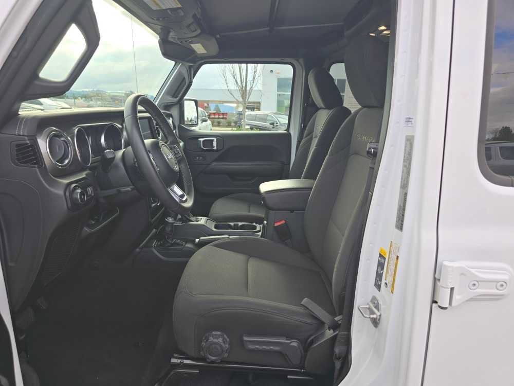 Used 2023 Jeep Wrangler Sahara image 9