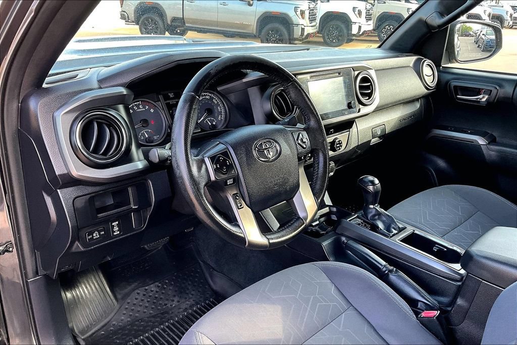 Used 2016 Toyota Tacoma TRD Sport w/ Towing Package RWD image 16