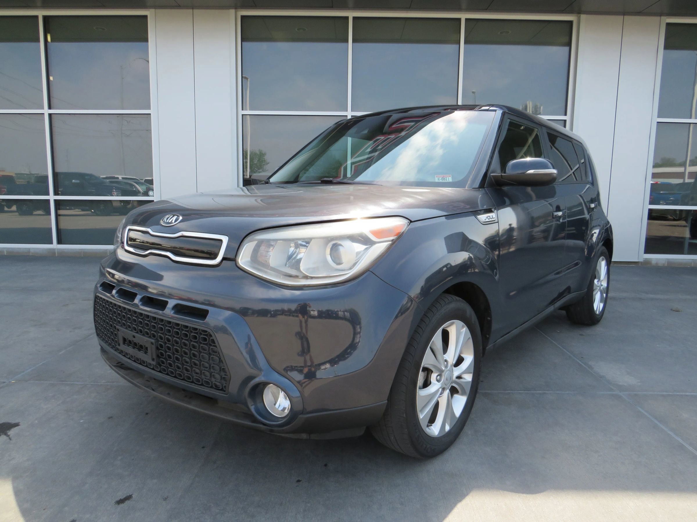 Used 2016 Kia Soul ! w/ Premium Package FWD image 3