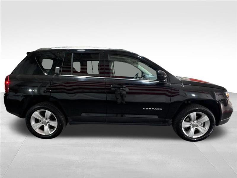 Used 2016 Jeep Compass Latitude AWD/4WD image 4