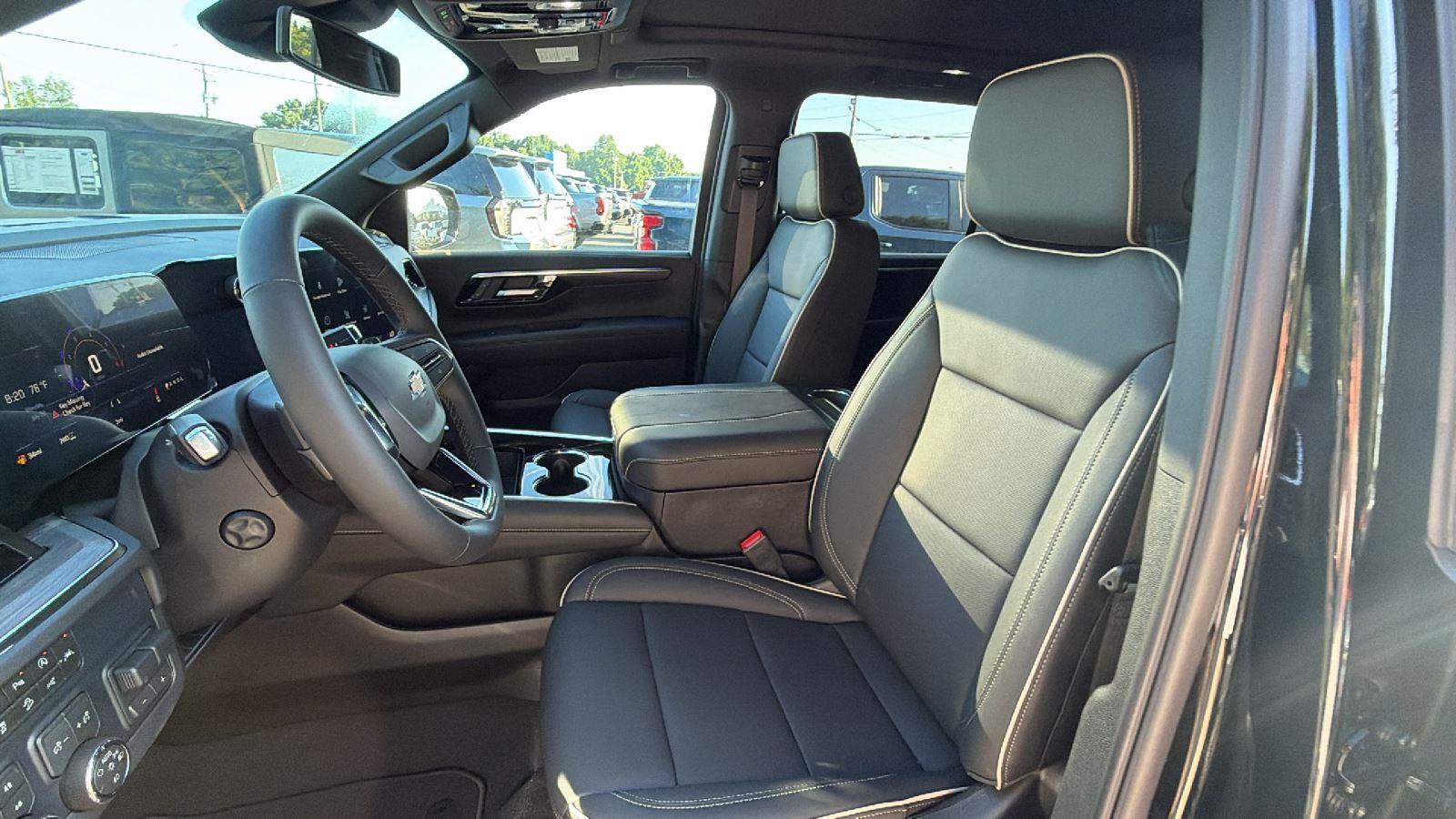 New 2026 Chevrolet Suburban Premier w/ Sun And Tow Package AWD/4WD image 17