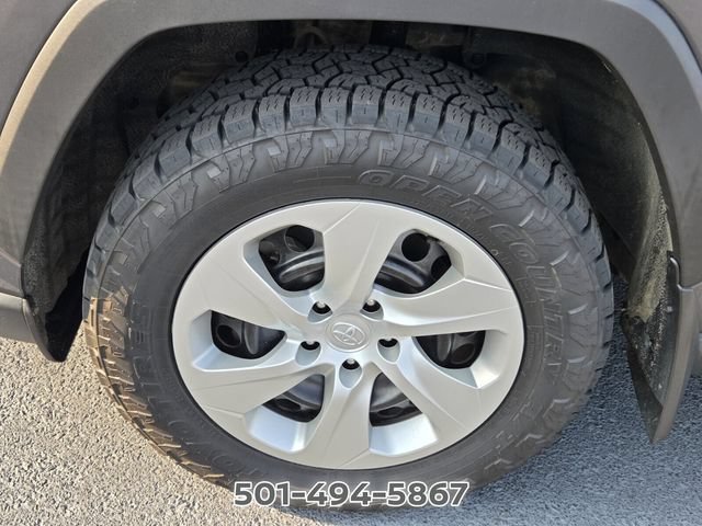 Used 2021 Toyota RAV4 LE FWD image 16