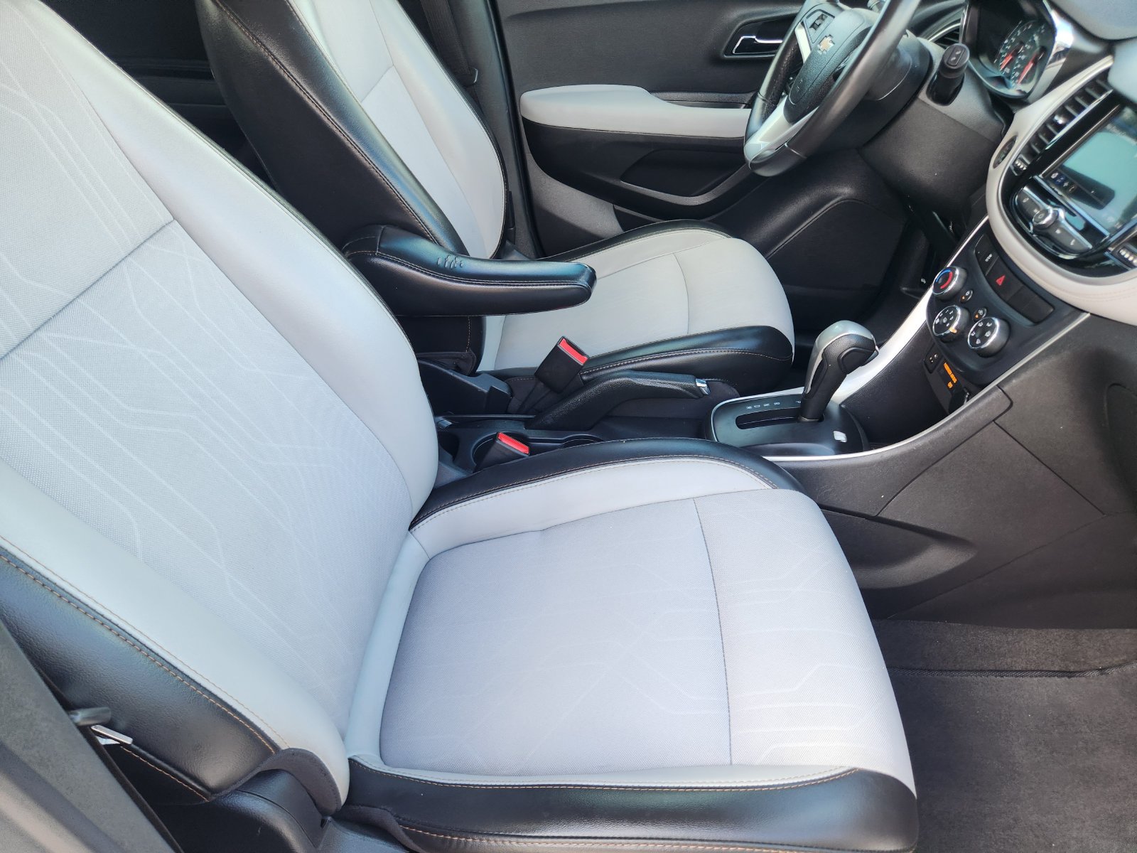Used 2018 Chevrolet Trax LT w/ LT Convenience Package AWD/4WD image 15