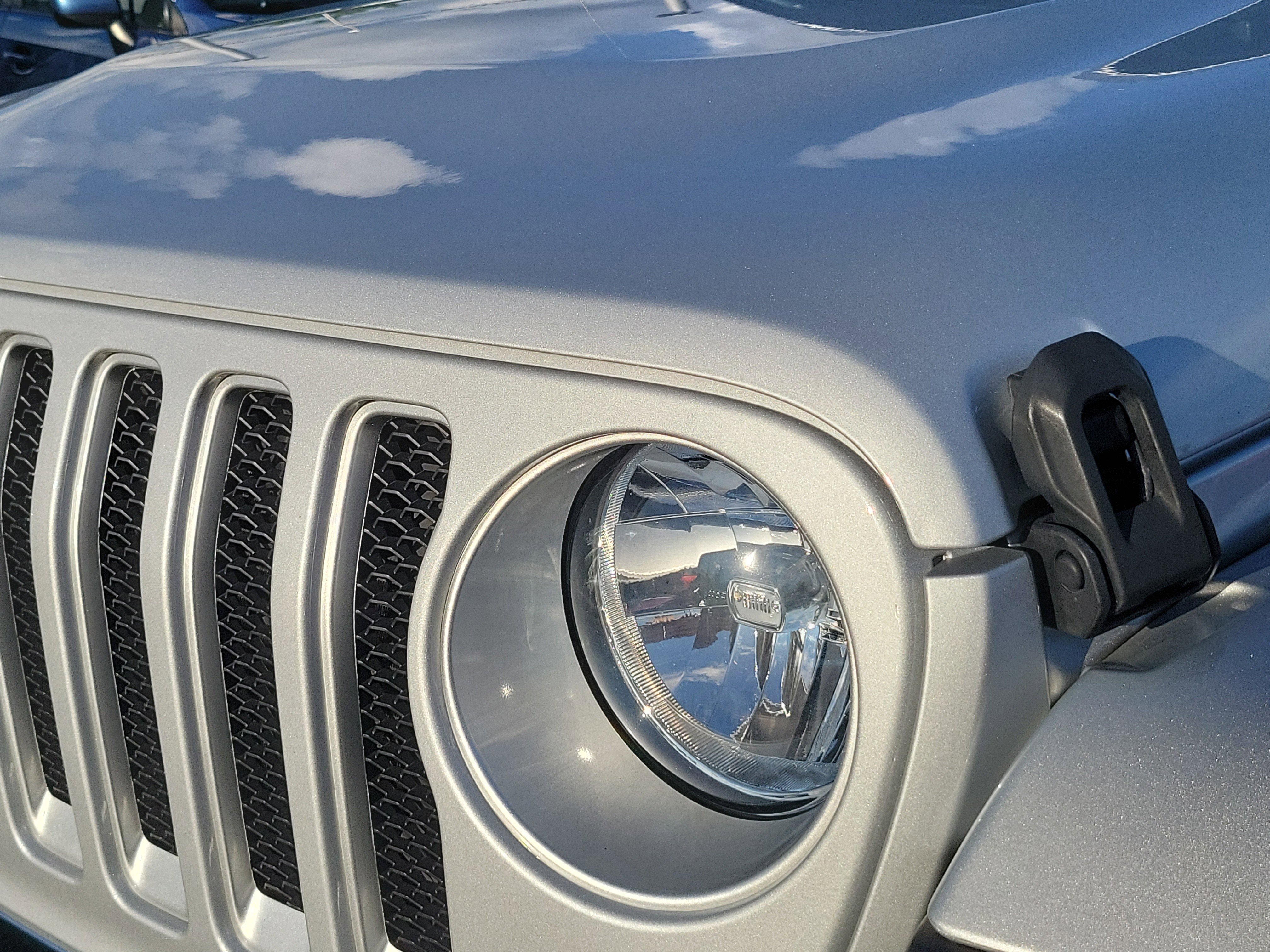 Used 2023 Jeep Wrangler Sahara image 9