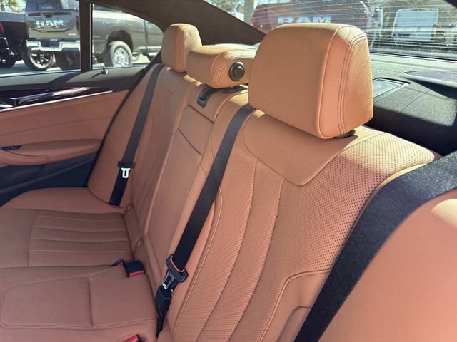 Used 2022 BMW 530e w/ Premium Package image 12