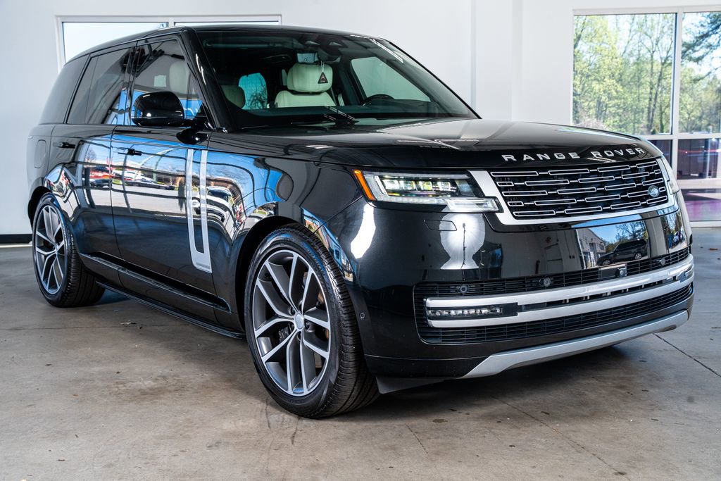 Used 2025 Land Rover Range Rover Autobiography image 4