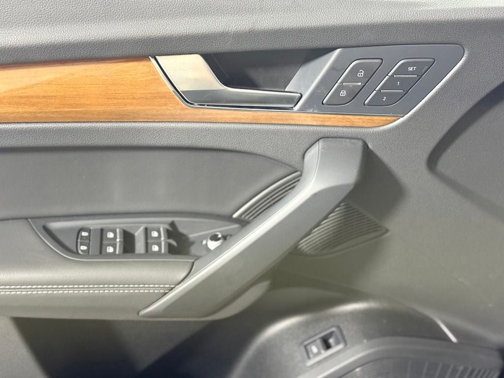 Used 2025 Audi Q5 Prestige w/ Prestige Package AWD/4WD image 22