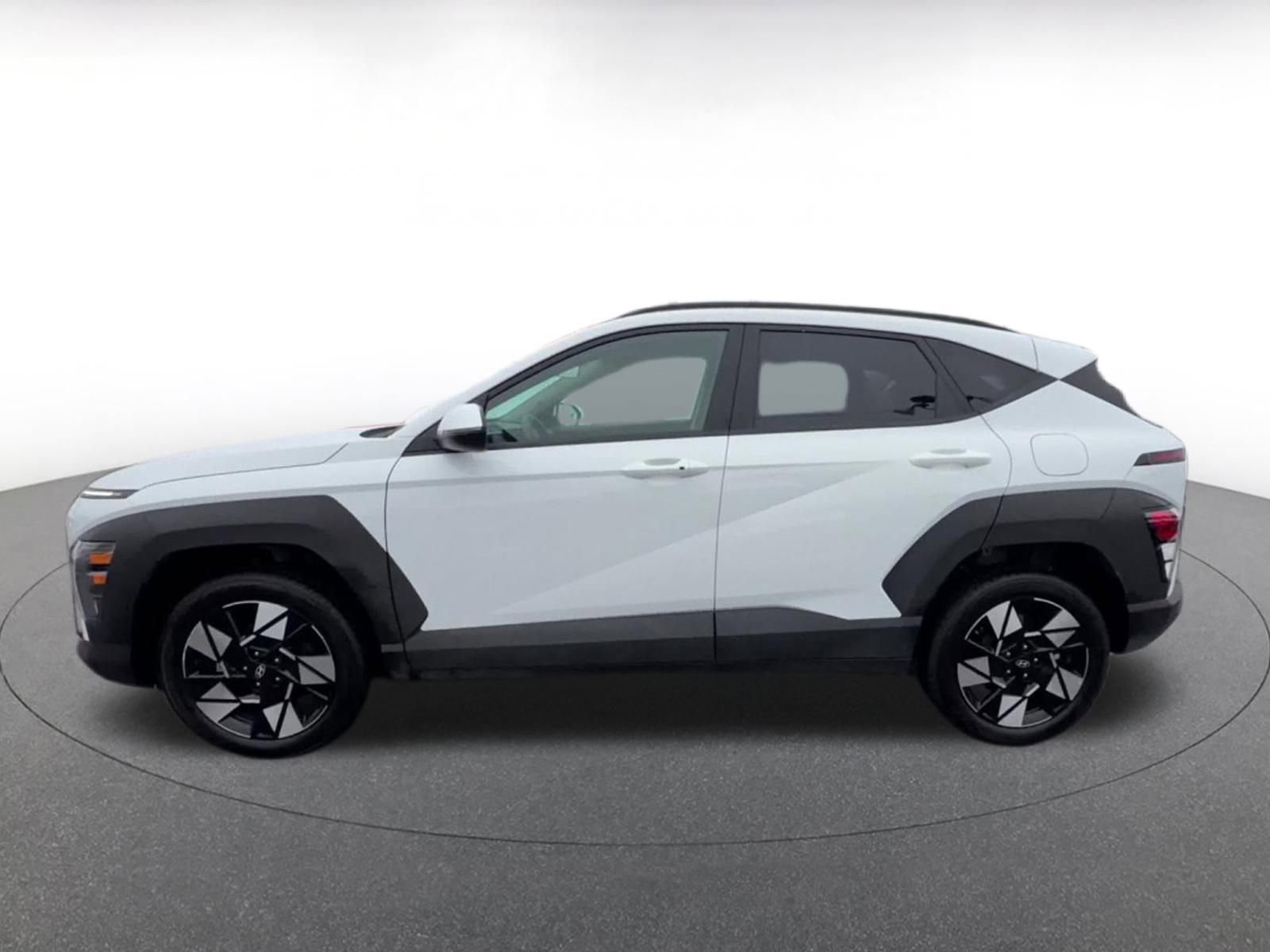Used 2025 Hyundai Kona SEL image 9