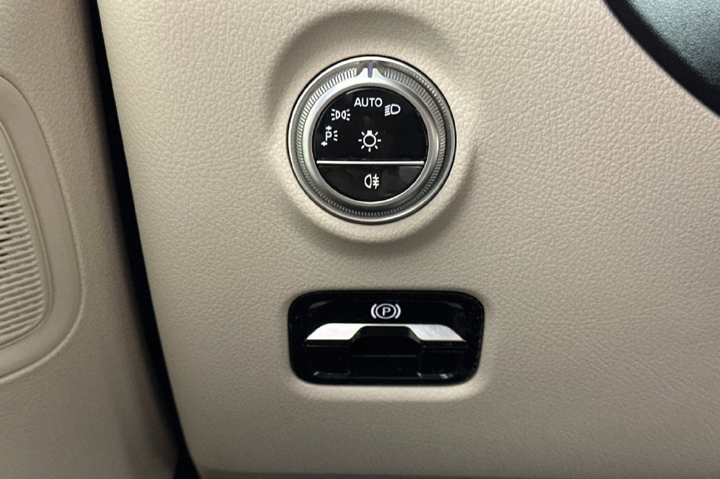 Certified 2026 Mercedes-Benz C 300 Sedan image 32