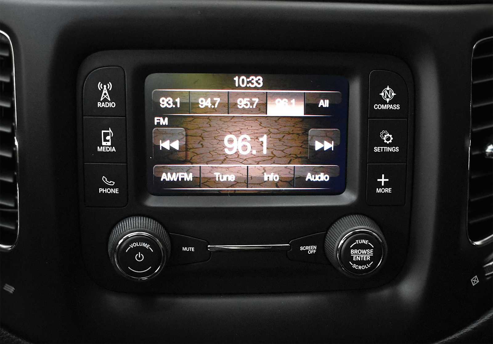 Used 2017 Jeep Compass Latitude AWD/4WD image 16