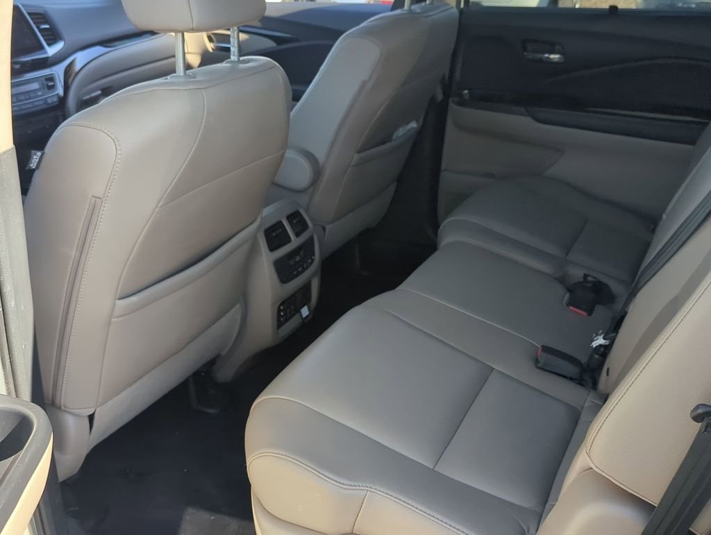 Used 2016 Honda Pilot Touring image 24