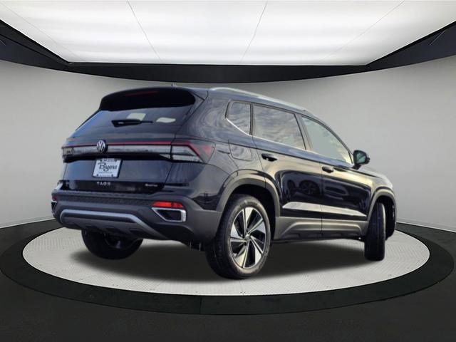 New 2025 Volkswagen Taos SE image 7